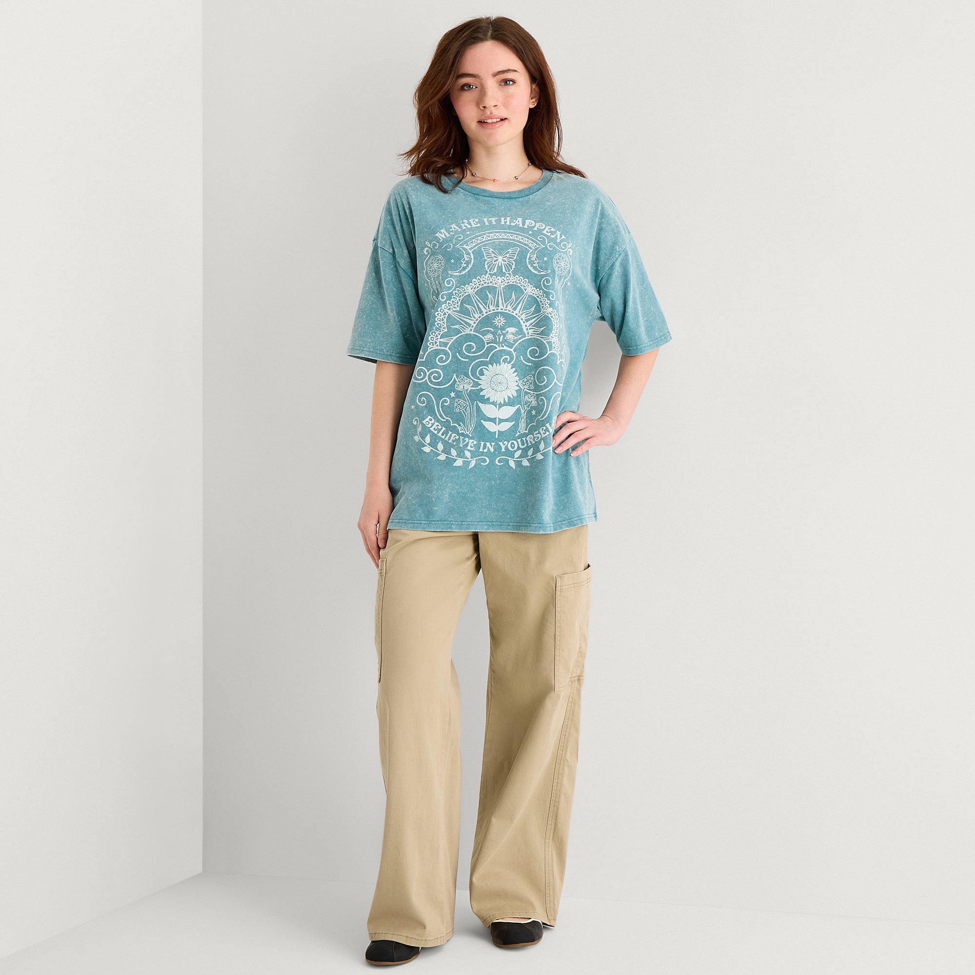 New World Celestial Womens Juniors Crew Neck Short Sleeve Oversized Graphic T-Shirt