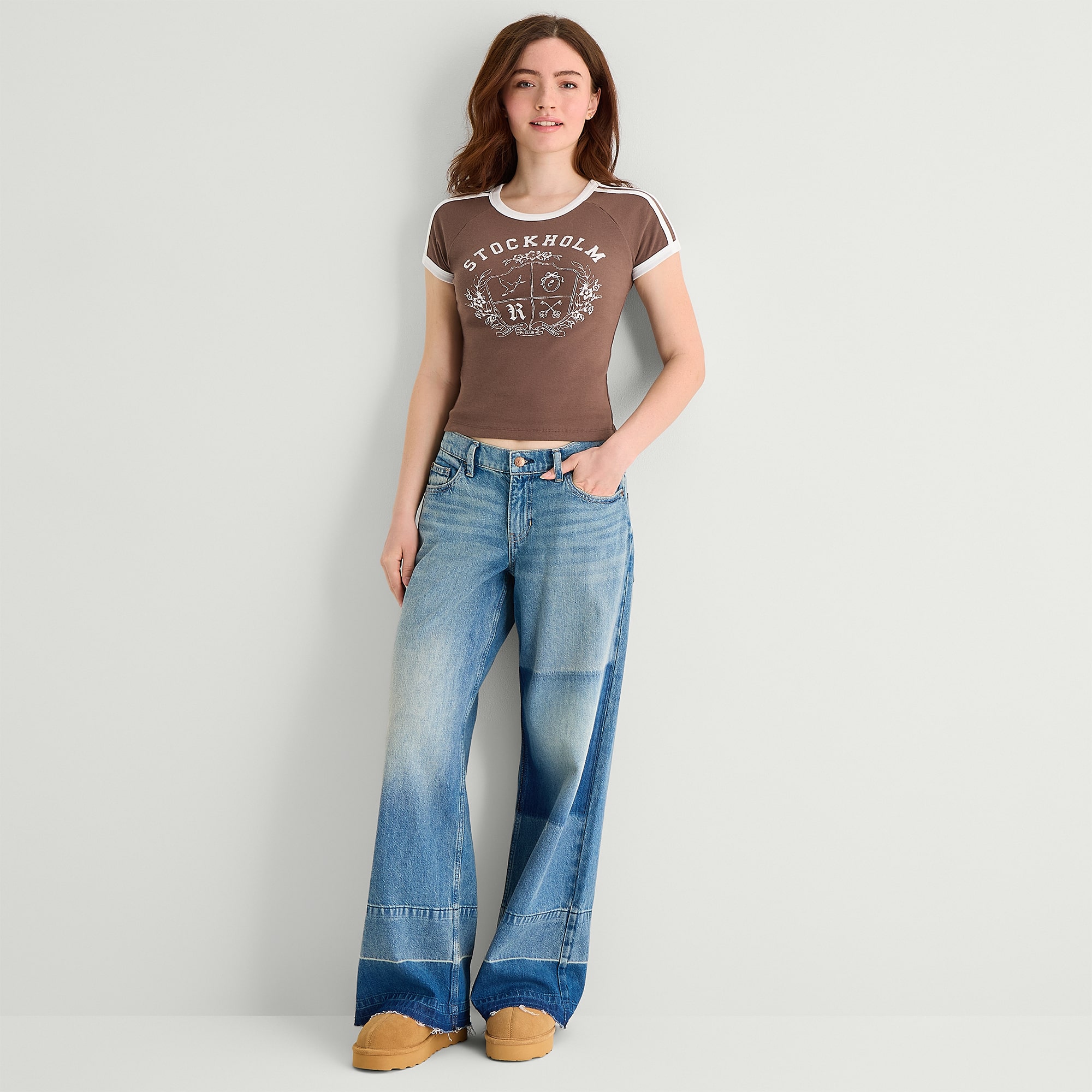 Arizona Womens Juniors Crew Neck Short Sleeve Classic Fit Graphic T-Shirt