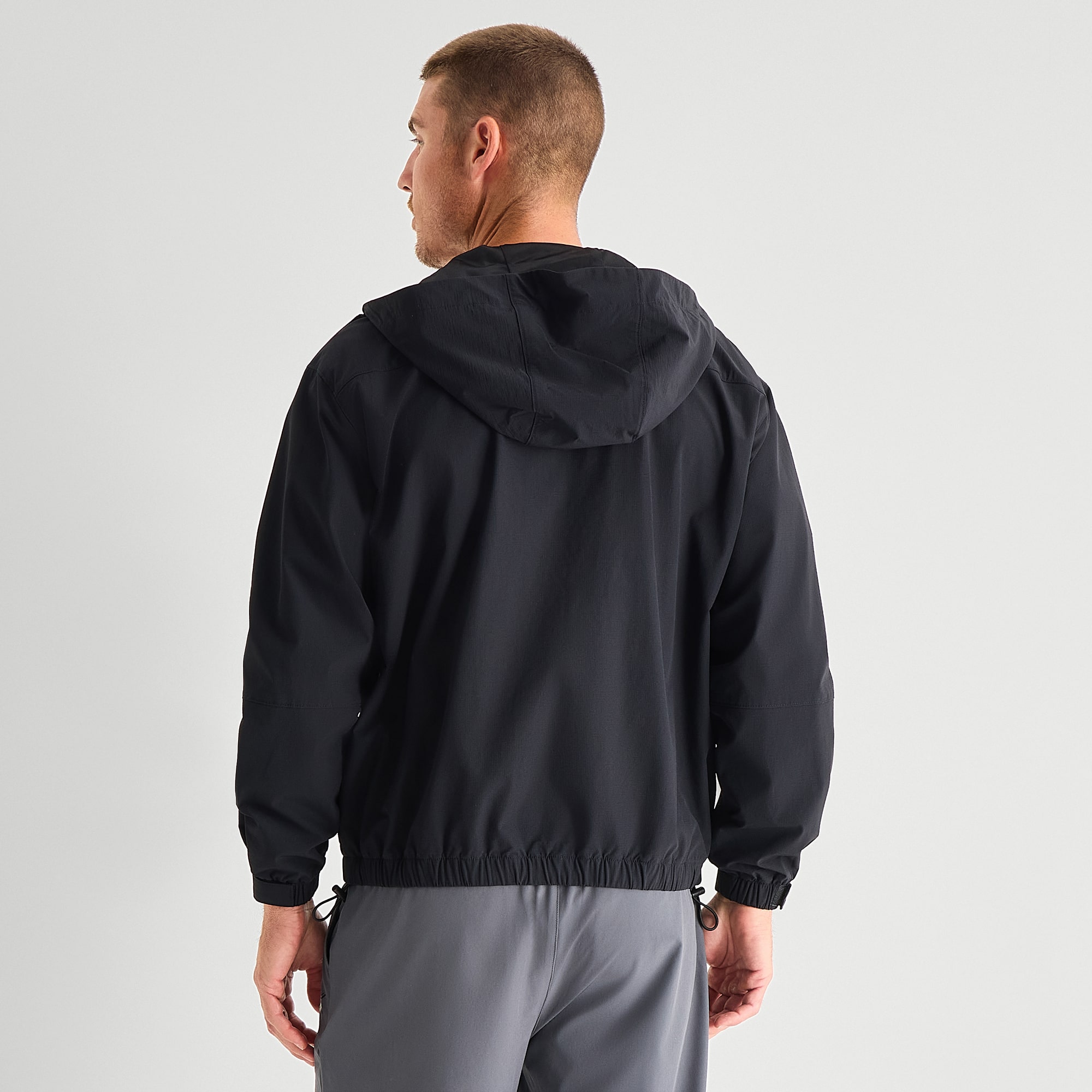 Xersion Mens Lightweight Windbreaker