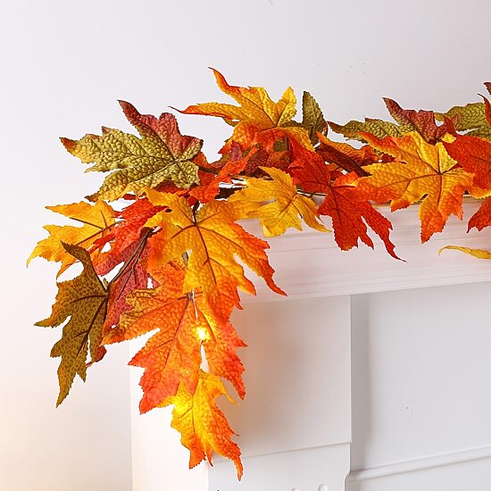 Glitzhome Fall Lighted Maple Leaves Indoor Garland