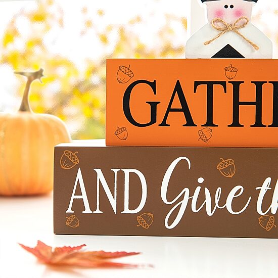 Glitzhome Harvest Wooden Pilgrim Block Sign Tabletop Decor