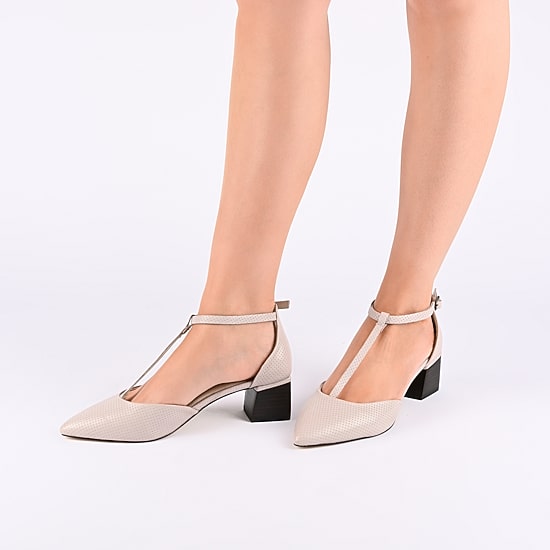 Journee Signature Cameela Womens Pointed Closed Toe Stacked Heel Pumps