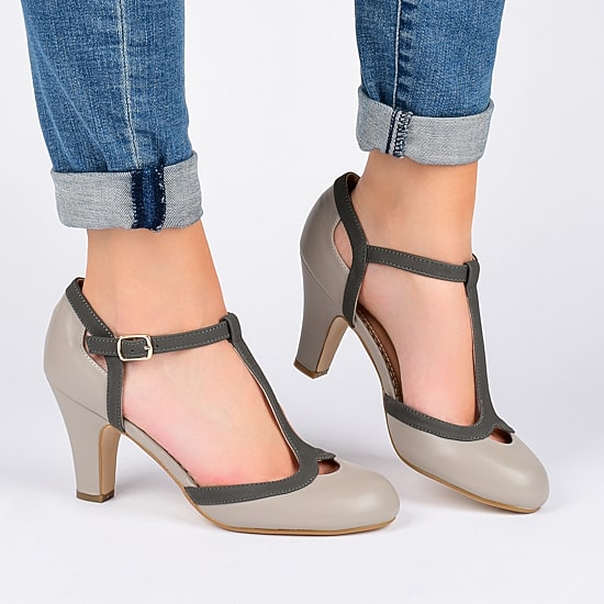 Journee Collection Womens Round Closed Toe Stacked Heel Pumps