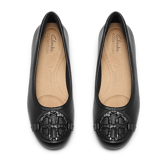 Clarks Cathrynn Luna Womens Closed Toe Slip-On Shoe