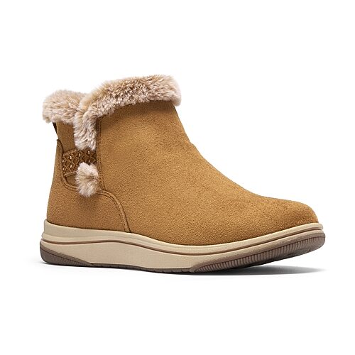 Clarks of England Clarks Womens Breeze Pearl Flat Heel Winter Boots, 6 Wide, Beige