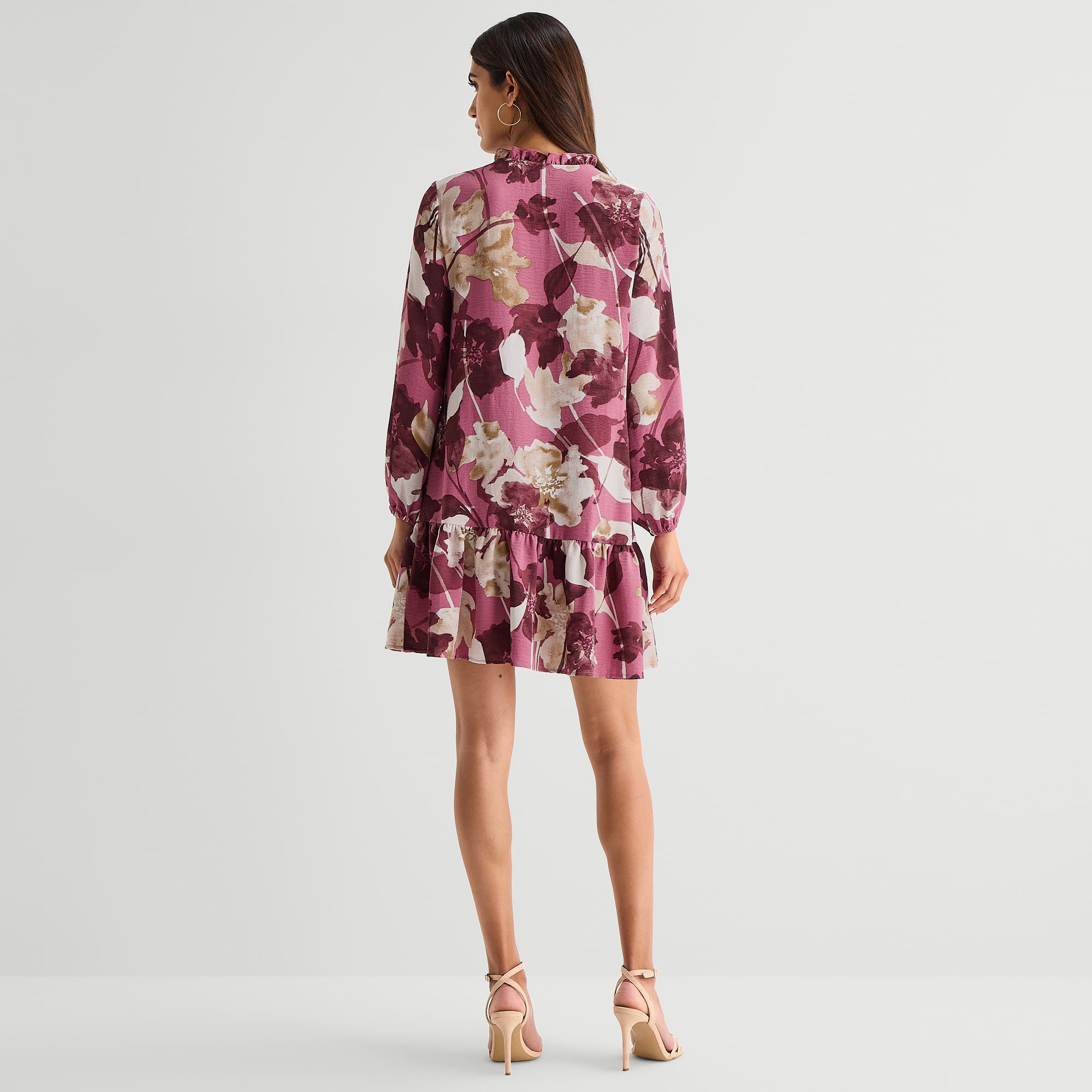 Be by CHETTA B Womens Split Tie Neck Long Sleeve Floral Shift Dress