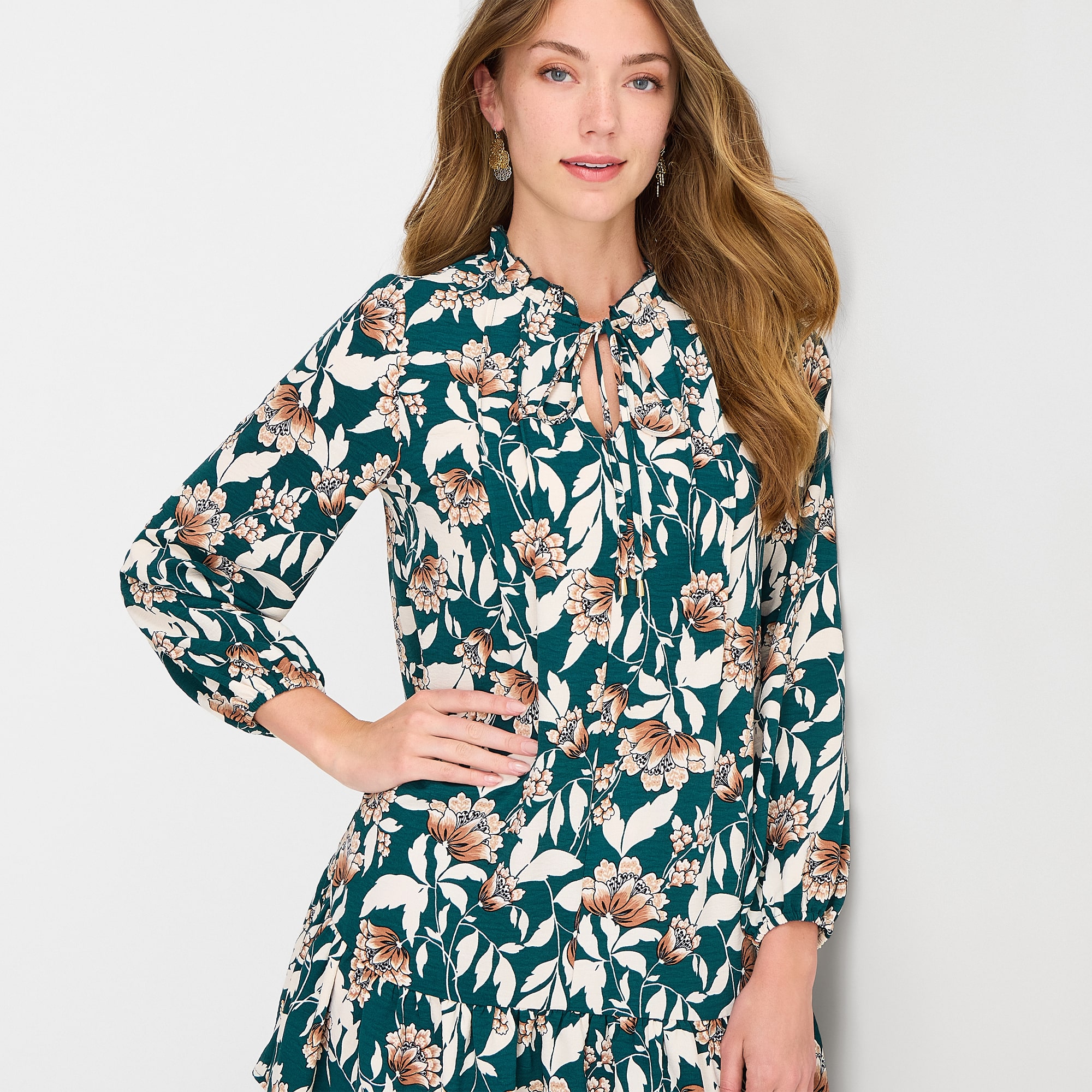 Be by CHETTA B Womens Split Tie Neck Long Sleeve Floral Shift Dress