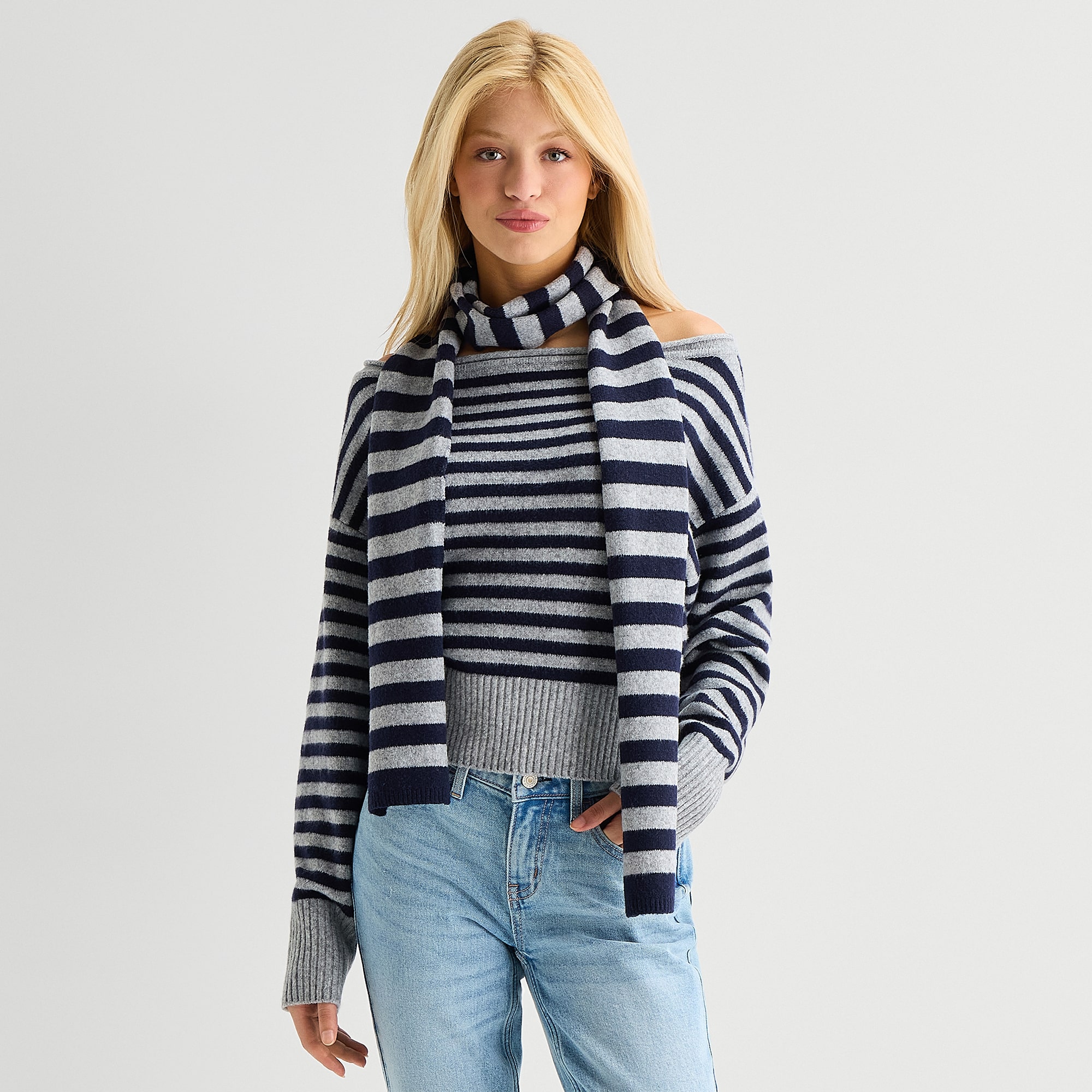Arizona Juniors Womens Boat Neck Long Sleeve Striped Pullover Sweater
