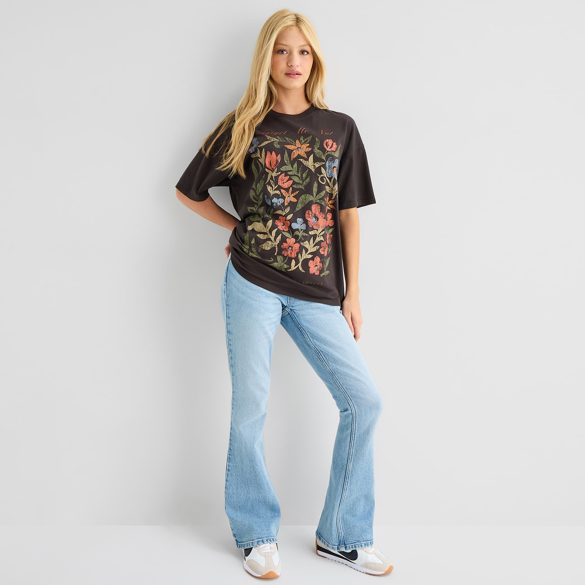 Arizona Womens Juniors Crew Neck Short Sleeve Loose Fit Graphic T-Shirt