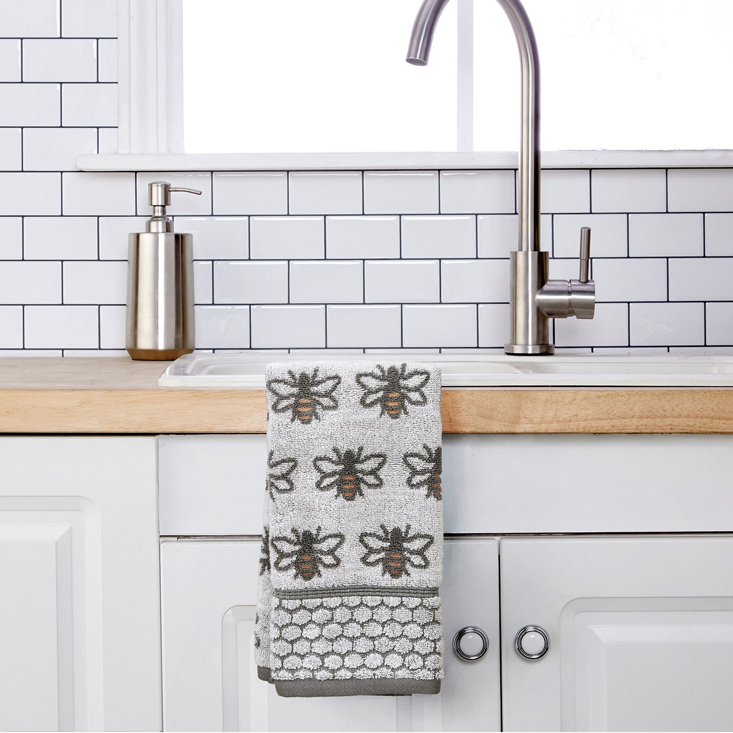 Saturday Knight Honey Bee 2-pc. Hand Towel