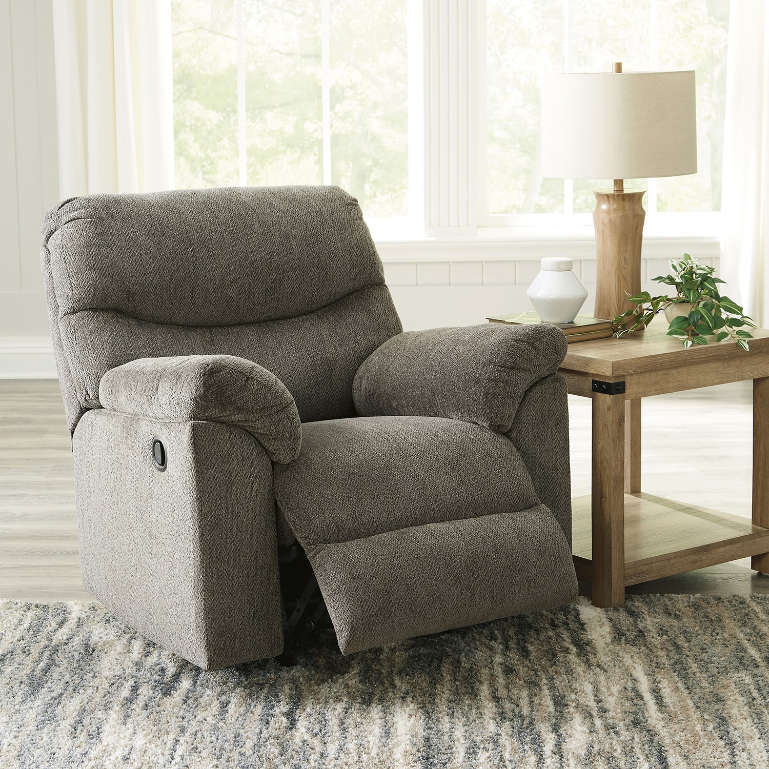 Signature Design by Ashley® Alphons Pad-Arm Recliner