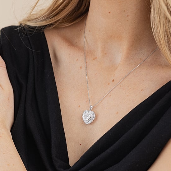Diamond Blossom (G / Si2) Womens 1 CT. T.W. Lab Grown White Diamond 10K Gold Heart 18 Inch Pendant Necklace