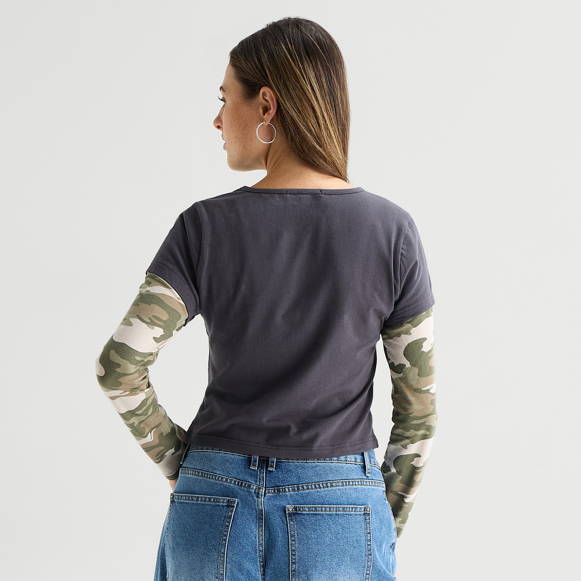 Forever 21 Womens Juniors Round Neck Long Sleeve T-Shirt