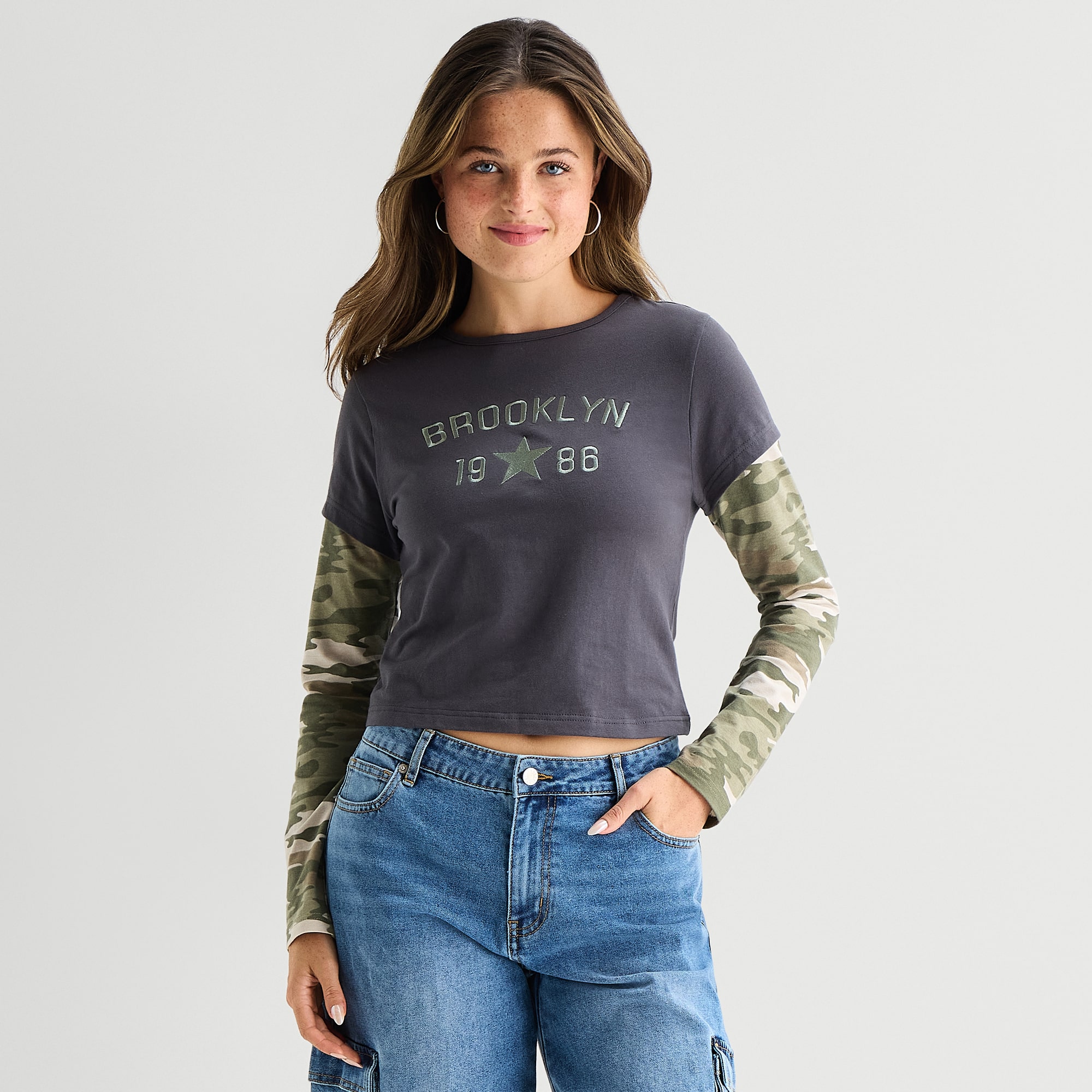 Forever 21 Womens Juniors Round Neck Long Sleeve T-Shirt