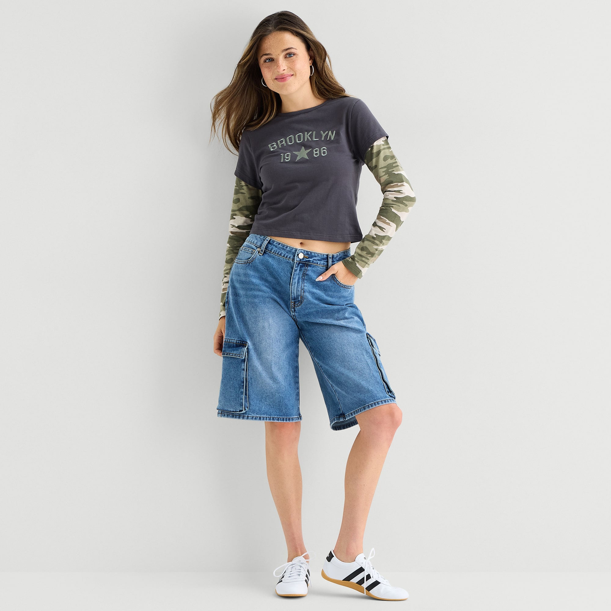 Forever 21 Womens Juniors Round Neck Long Sleeve T-Shirt