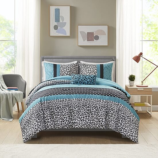 Intelligent Design Camille Comforter Set with decorative pillow