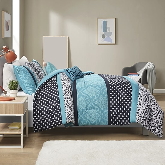 Intelligent Design Camille Comforter Set with decorative pillow