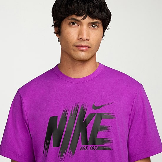 Nike Mens Crew Neck Short Sleeve Regular Fit Graphic T-Shirt