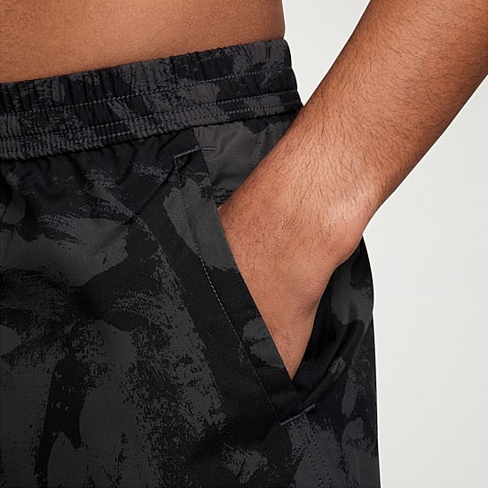 Nike Form Mens 7" Mid Rise Quick Dry Workout Shorts
