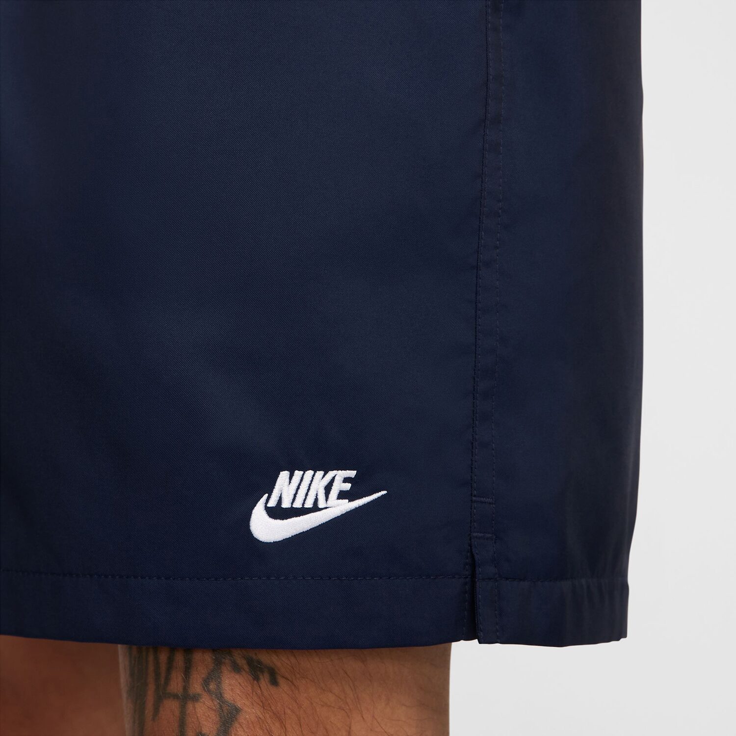 Nike Flow Mens 6" Mid Rise Workout Shorts