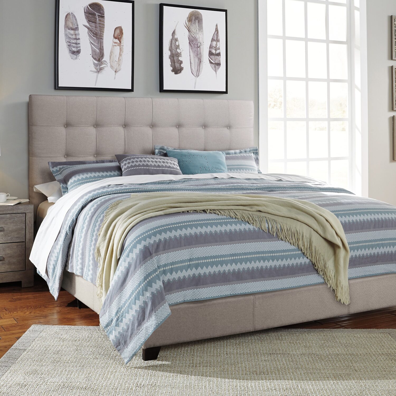 Signature Design by Ashley® Dolante Collection Tufted Bed