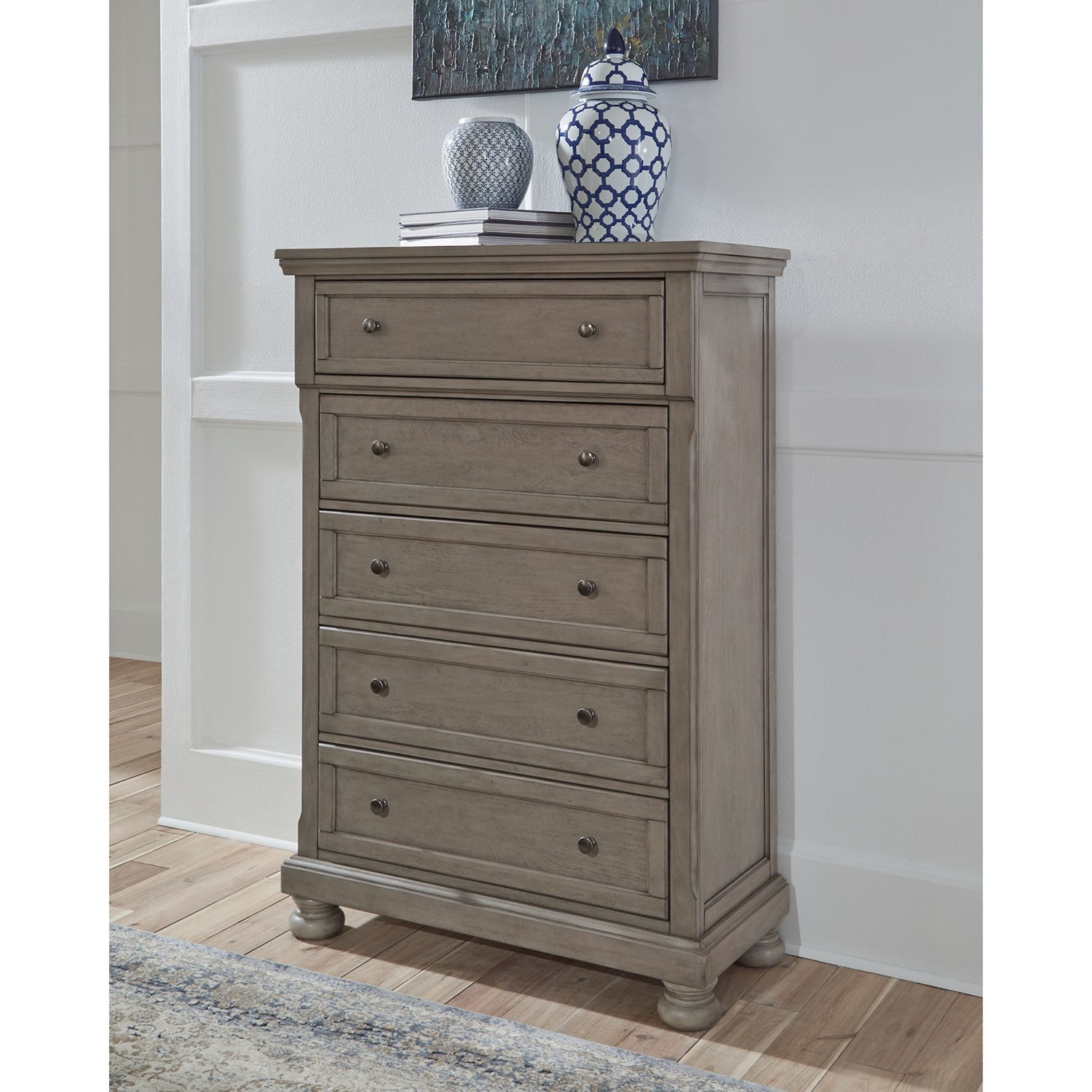 Signature Design by Ashley Lettner 5-Drawer Chest of Drawers in Light Gray