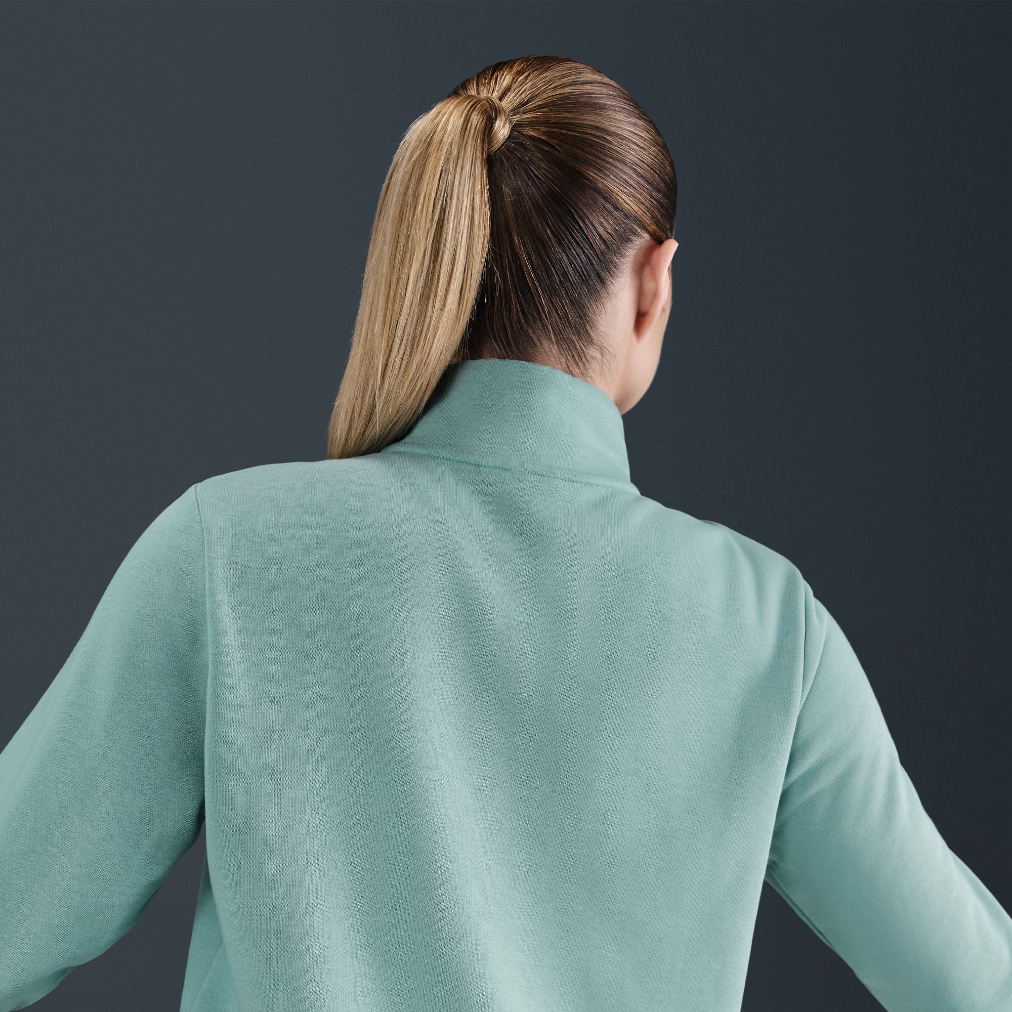 Nike Womens Mock Neck Long Sleeve Active Quarter-Zip Pullover
