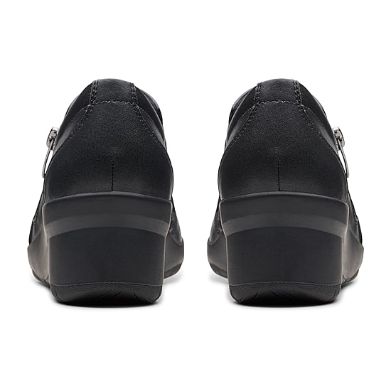 Clarks Suttyn Zip Womens Round Closed Toe Slip-On Shoe