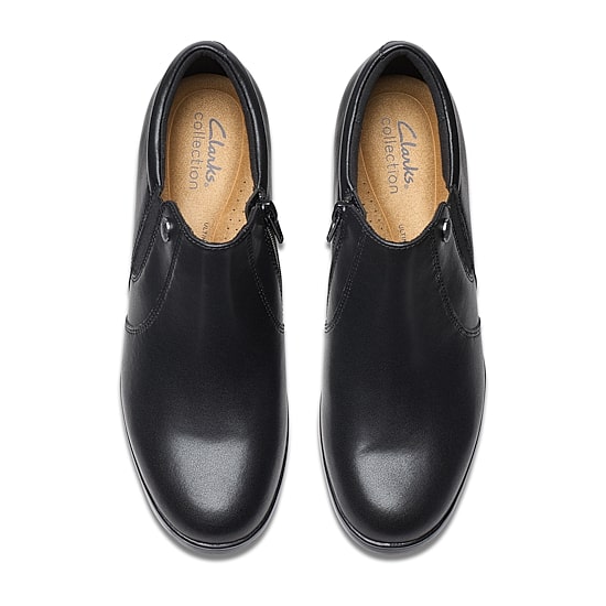 Clarks Emily Reyna Womens Round Closed Toe Slip-On Shoe