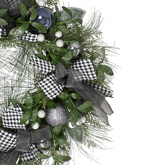 Houndstooth and White Berries Artificial Christmas Wreath - 24-Inch  Unlit