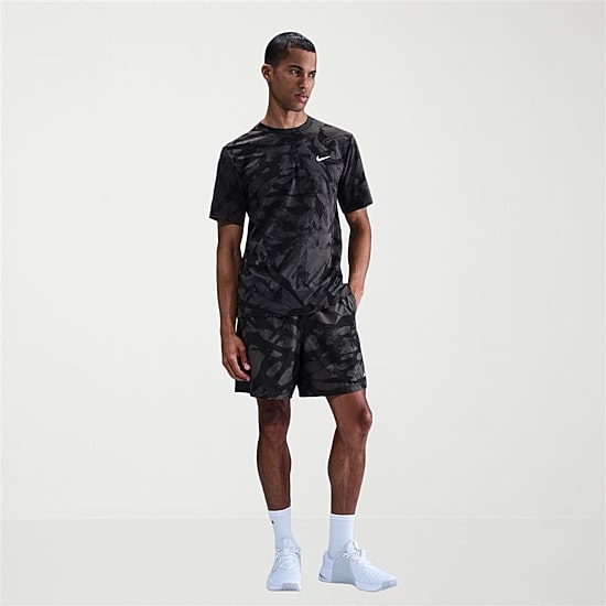 Nike Form Mens 7" Mid Rise Quick Dry Workout Shorts