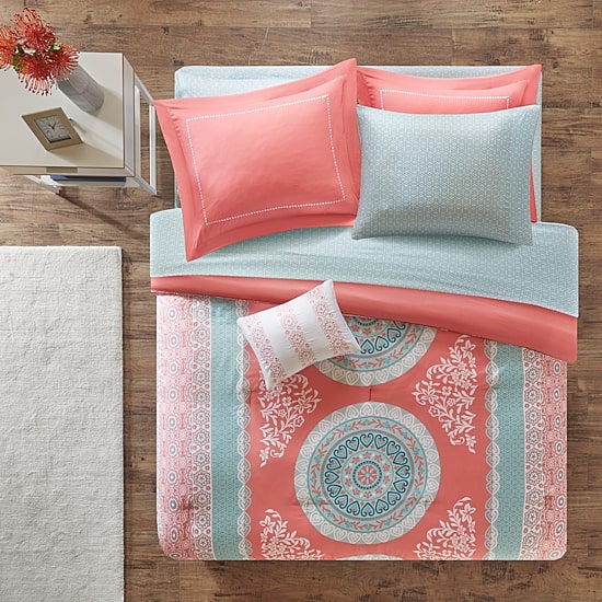 Intelligent Design Eleni Comforter and Sheet Set with decorative pillow