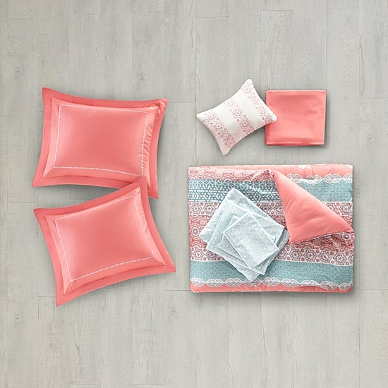 Intelligent Design Eleni Comforter and Sheet Set with decorative pillow