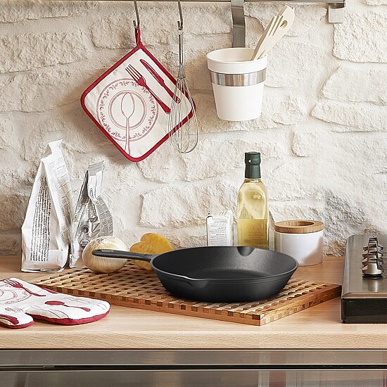 Commercial Chef 10 1/4 Inch Cast Iron Skillet