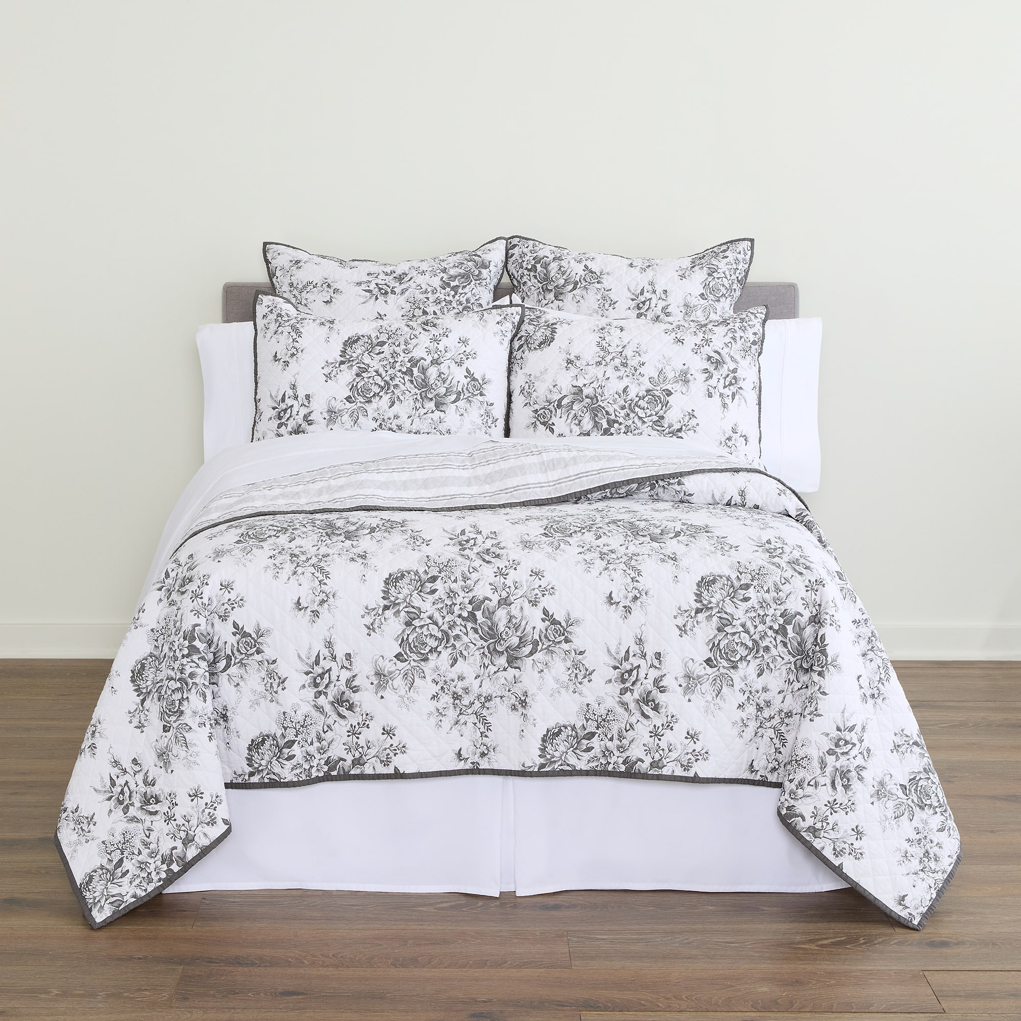 Linden Street Haven Toile Quilt