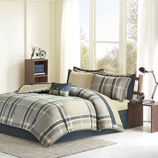 Intelligent Design Roger Comforter and Sheet Set with decorative pillow