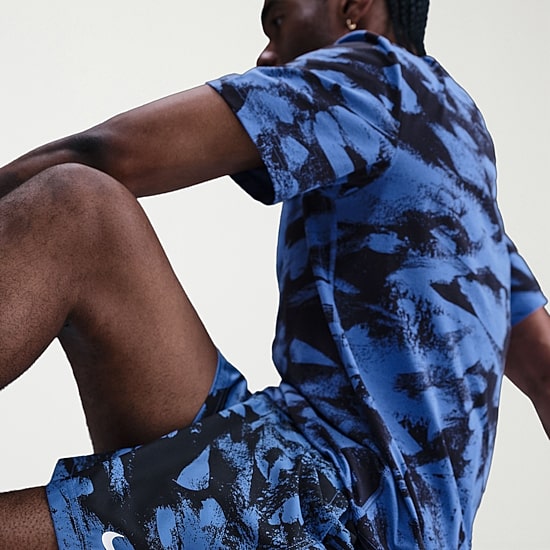 Nike Form Mens 7" Mid Rise Quick Dry Workout Shorts