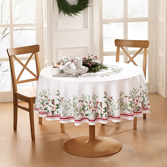 Threadmade Winter Holiday Berry Tablecloth