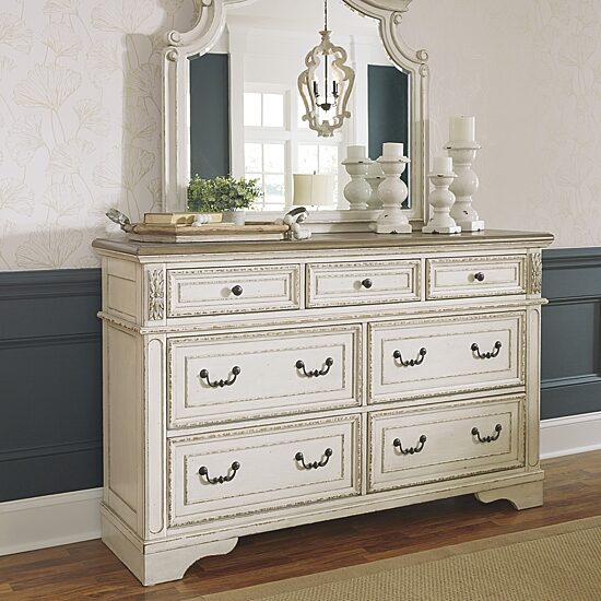 Signature Design by Ashley Realyn 7-Drawer Dresser in Chipped White