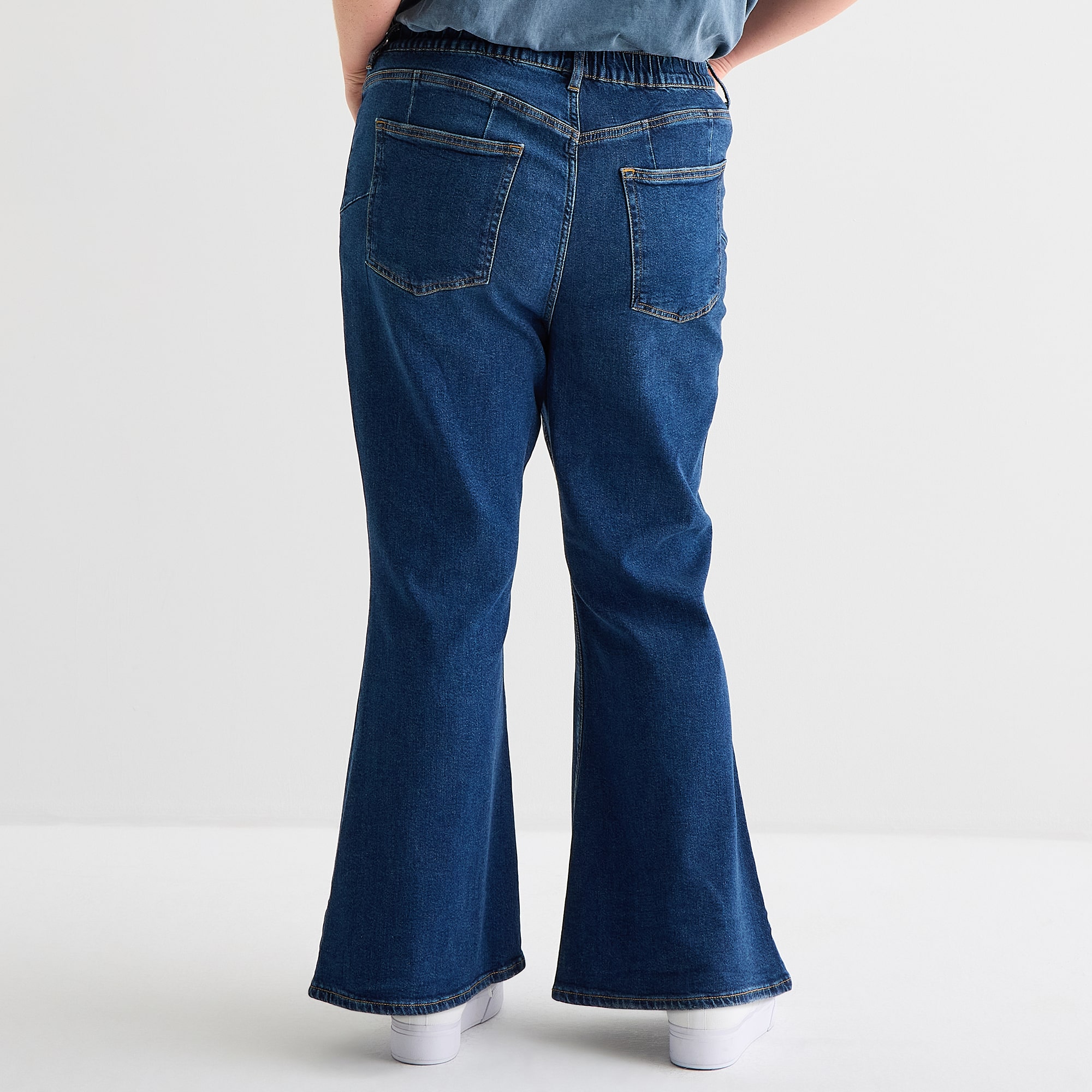 Arizona Curvy Womens Juniors Plus High Rise Flare Leg Jean