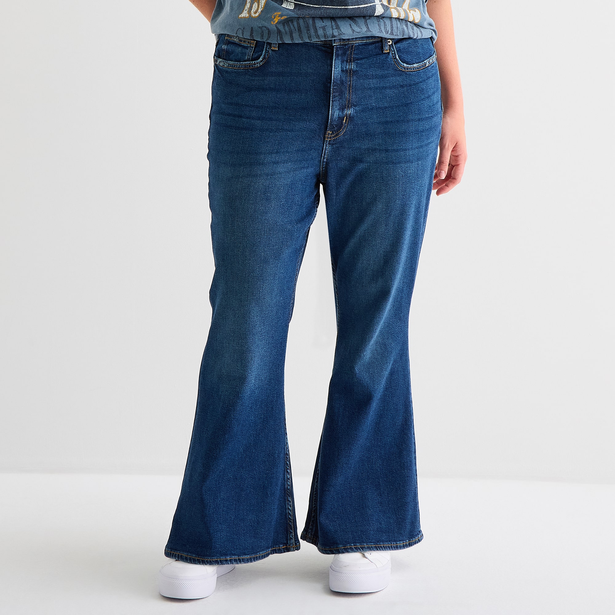 Arizona Curvy Womens Juniors Plus High Rise Flare Leg Jean