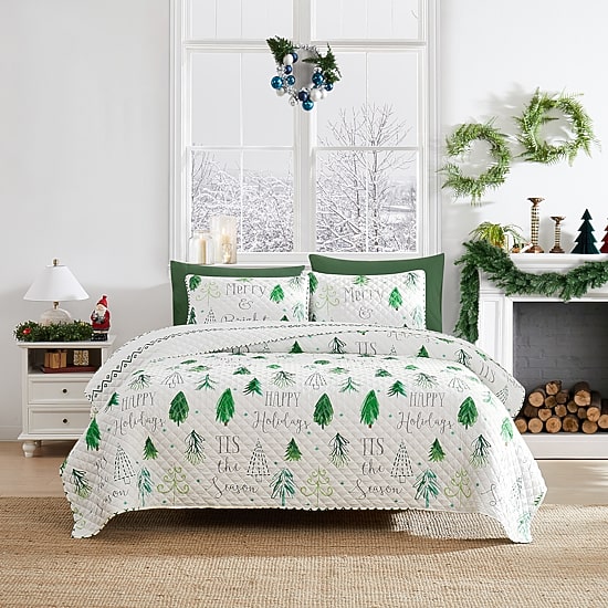 Avanti Christmas Tree Reversible Quilt Set