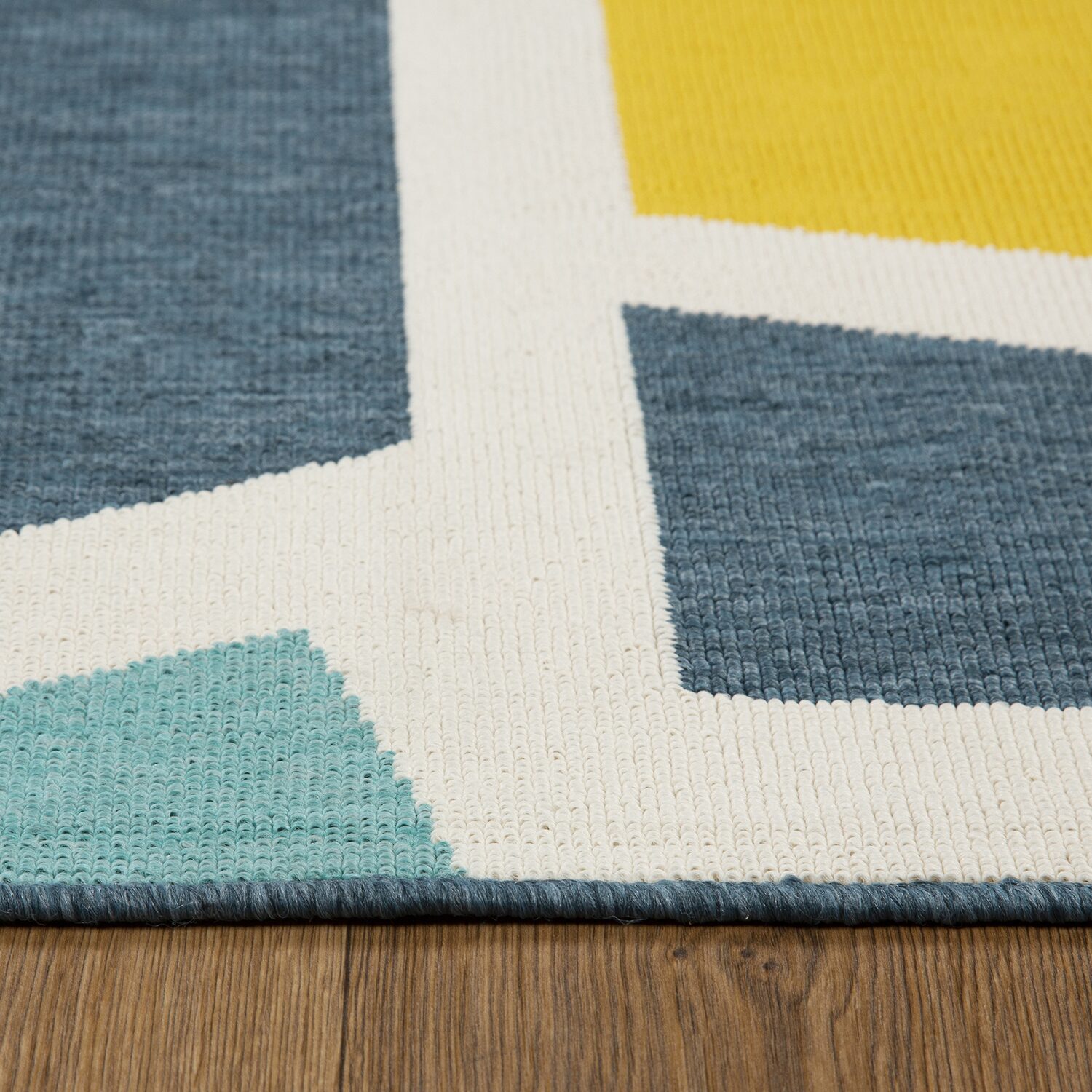 LR Home Modern Geometric 24"X36" Indoor Outdoor Rectangular Accent Rug