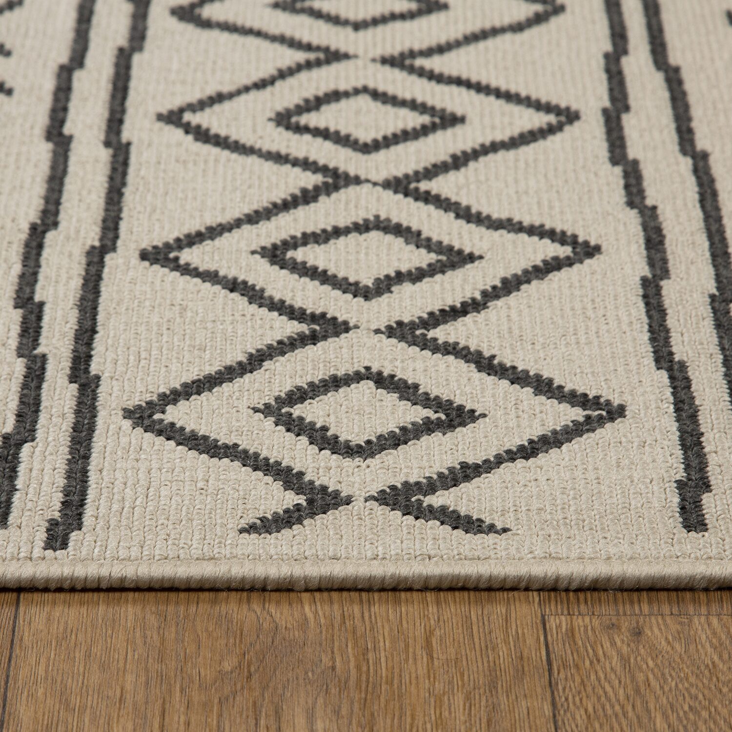 LR Home Tribal Diamond 24"X36" Indoor Outdoor Rectangular Accent Rug