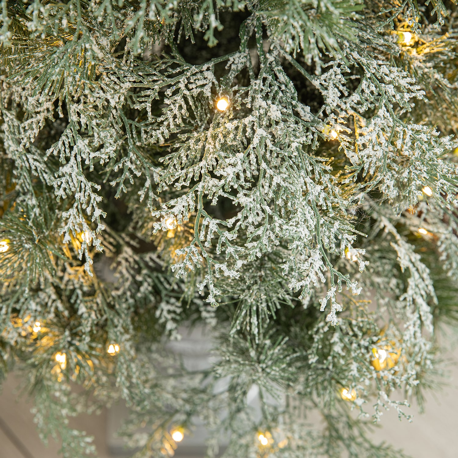 Glitzhome Pre-Lit Porch 5 Foot Pine Christmas Tree