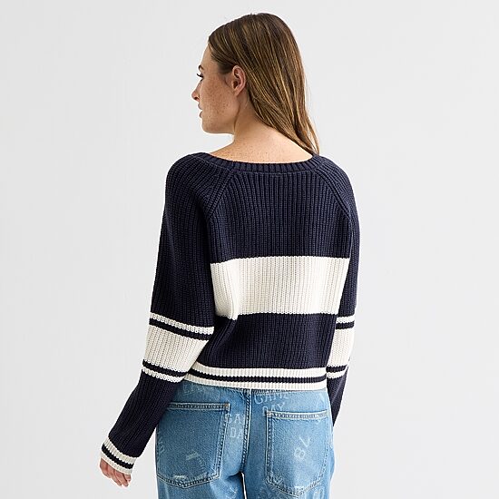 Arizona Juniors Womens Crew Neck Long Sleeve Pullover Sweater