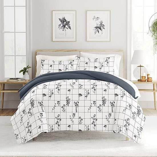 Casual Comfort Flower Field Pattern Oversized Reversible Duvet Cover Set