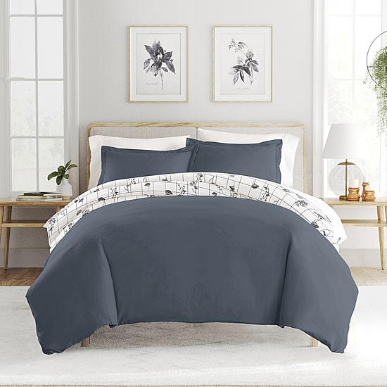 Casual Comfort Flower Field Pattern Oversized Reversible Duvet Cover Set