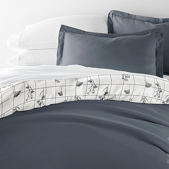 Casual Comfort Flower Field Pattern Oversized Reversible Duvet Cover Set