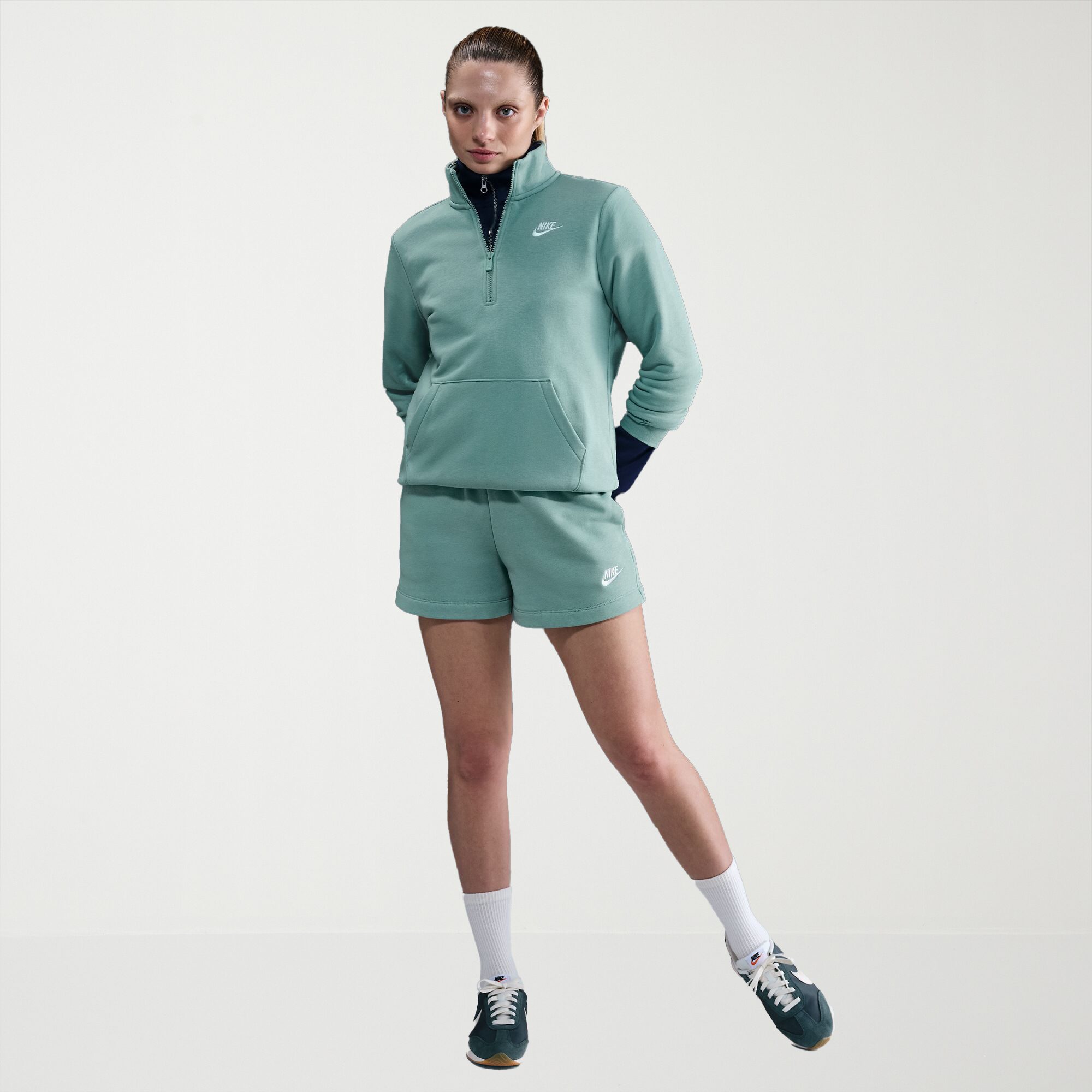Nike Womens Mock Neck Long Sleeve Active Quarter-Zip Pullover